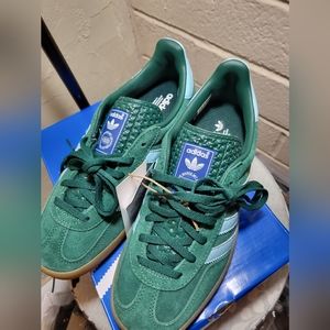 Adidas Gazelles collegiate green and hazy blue